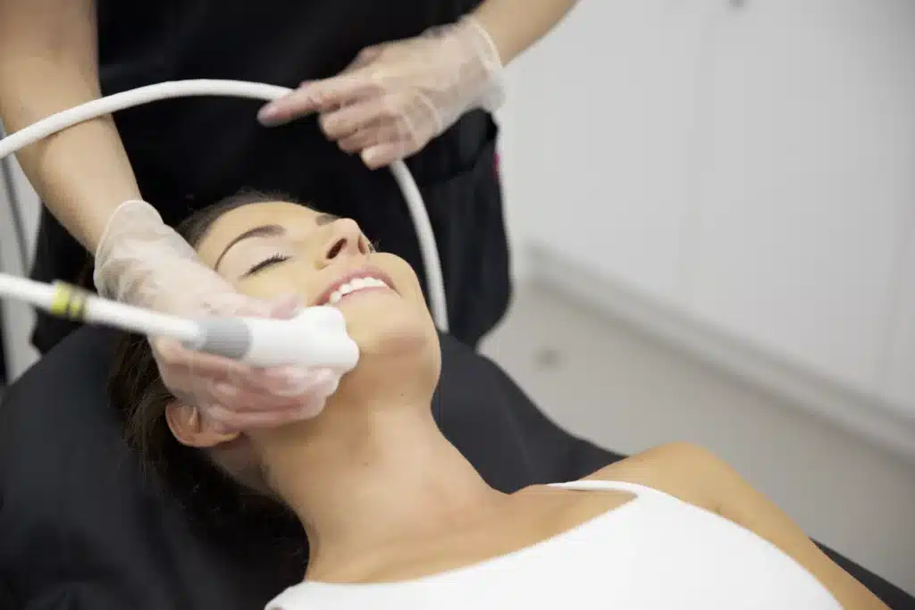 VCO Applicator Shoot Treatment DiamondPolar 1 scaled.jpg